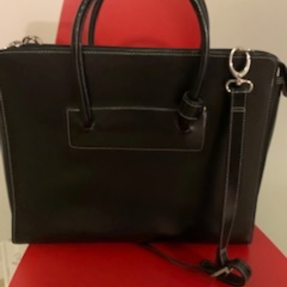 Women's Strap and handbag in black color